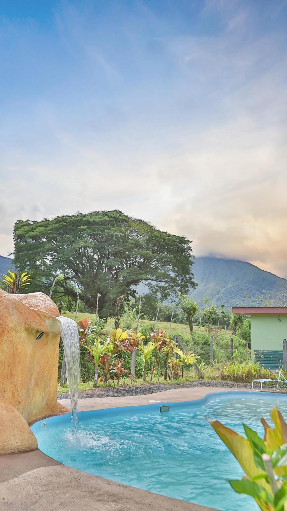 Готель Chongos Place La Fortuna Екстер'єр фото